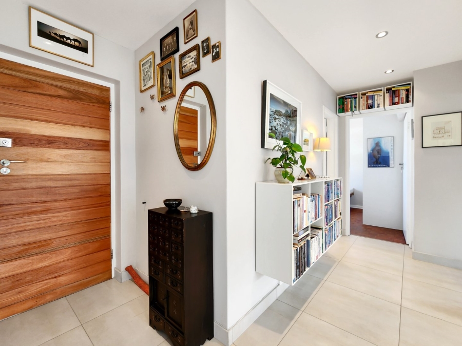 2 Bedroom Property for Sale in Sea Point Western Cape